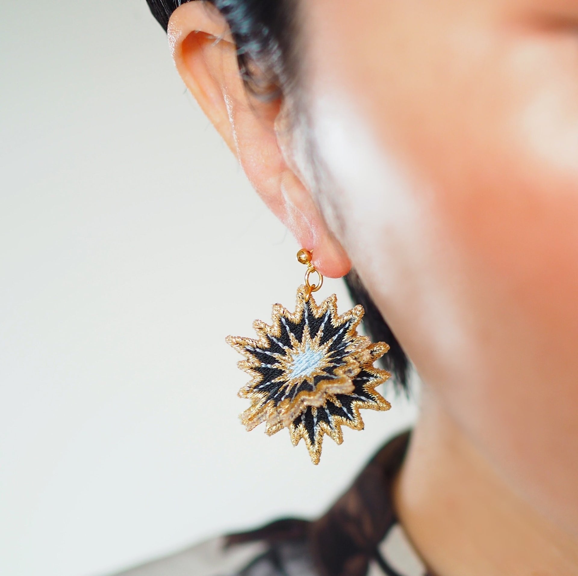 SPUTNIK / EARRINGS / BLACK