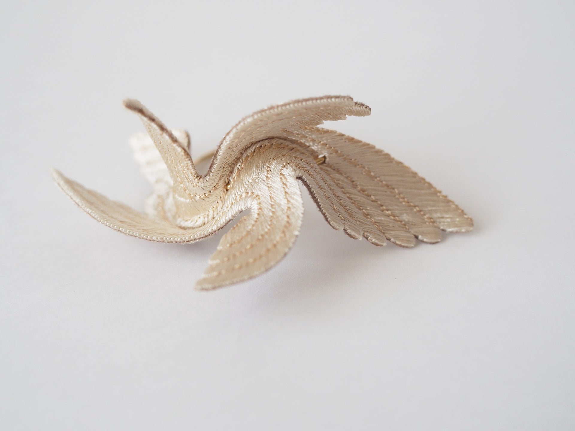 JOY "LITTLE BIRD" / EARRING / IVORY