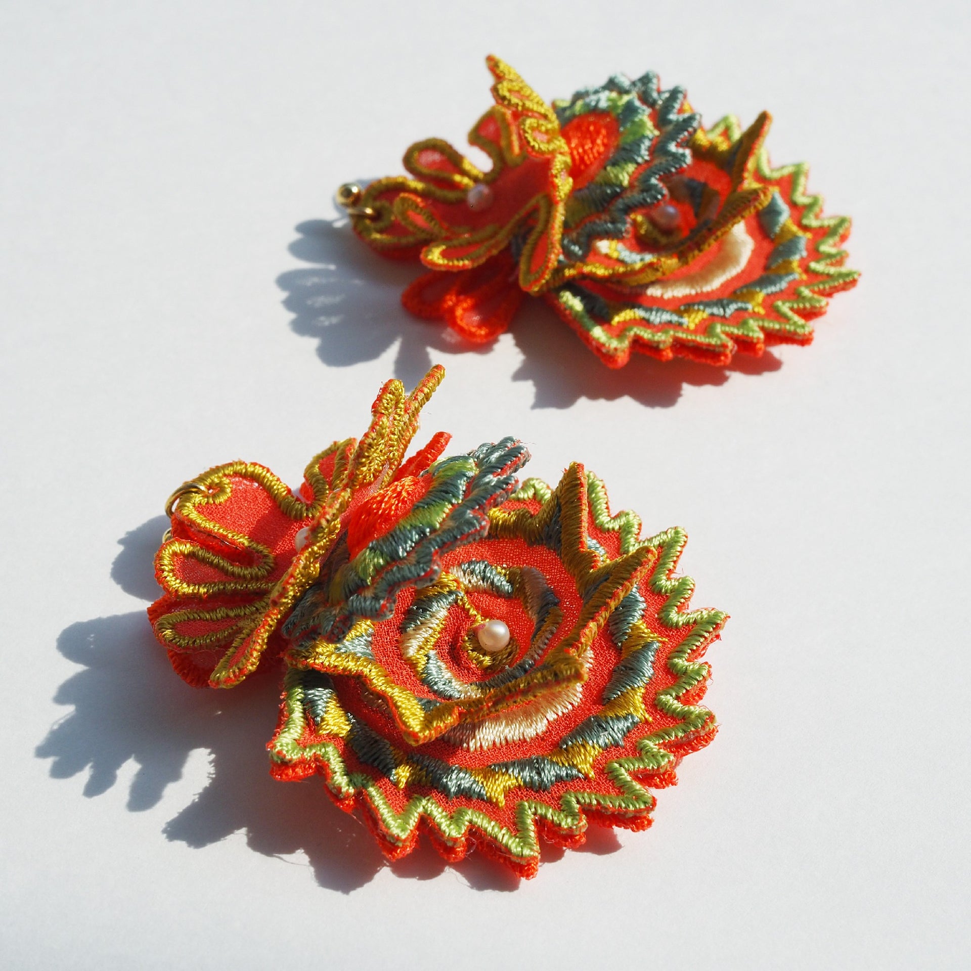 DANCING SHELLS / EARRING / ORANGE