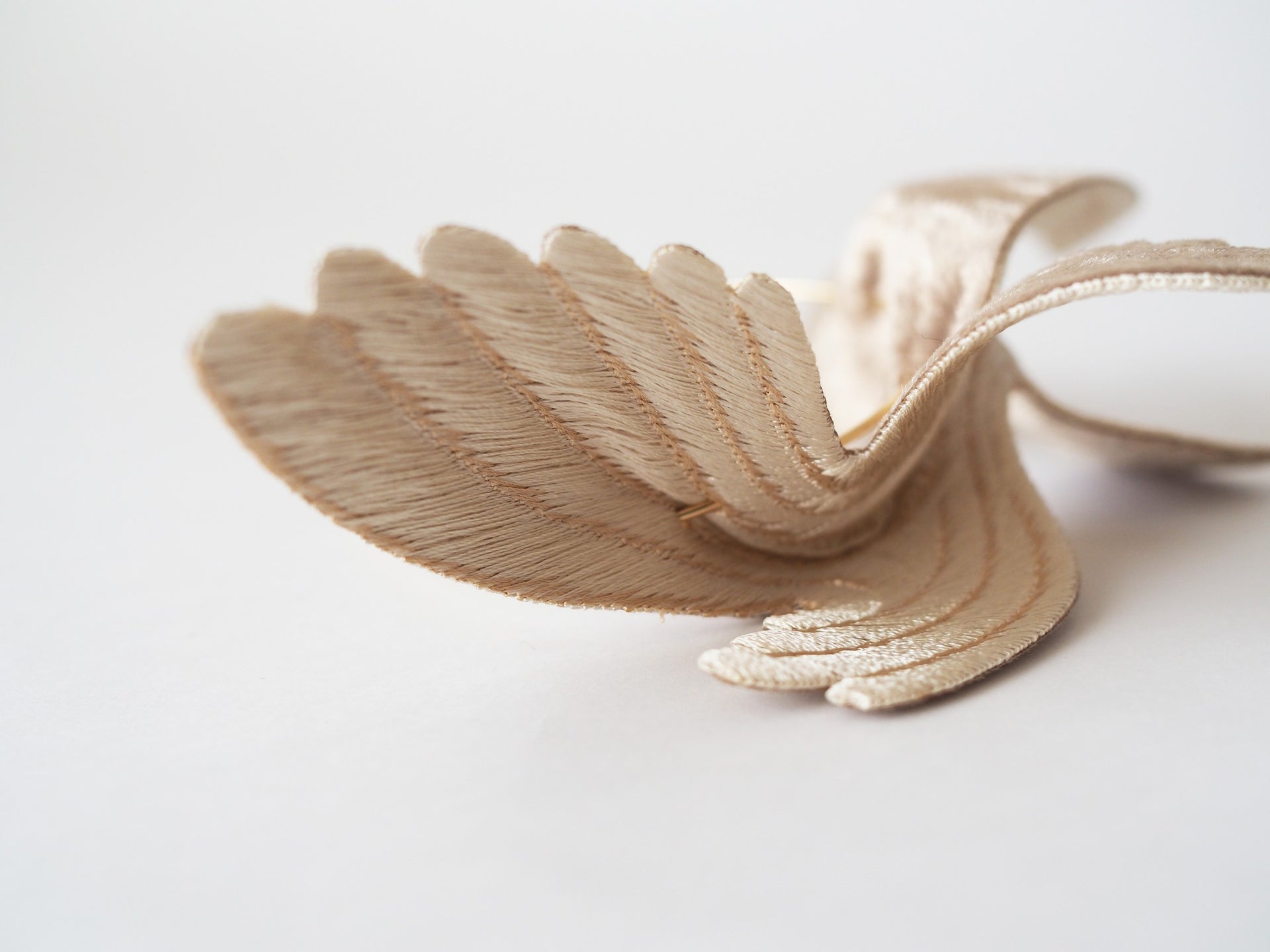 JOY "BIG BIRD" / EARRING / IVORY