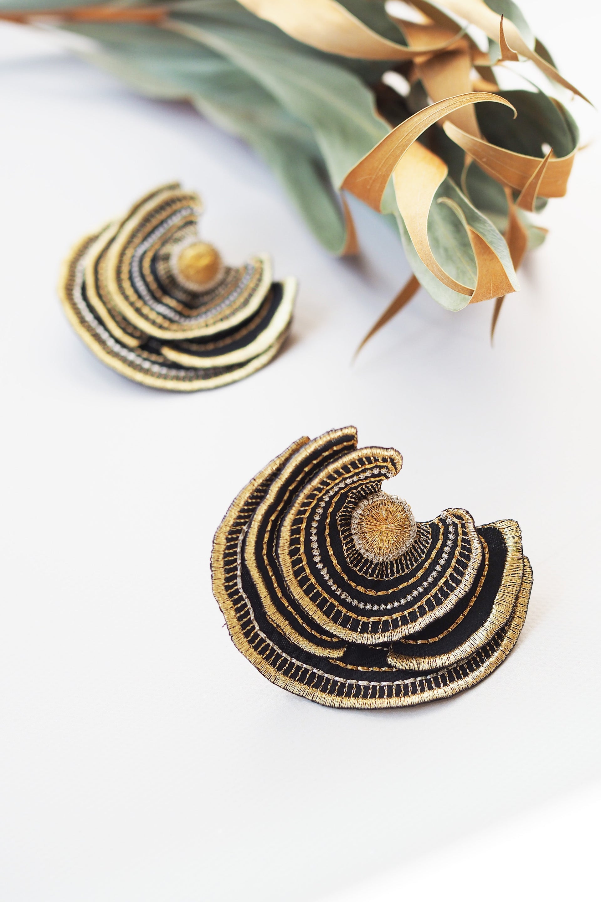 TURKEY TAIL / EARRINGS / GOLD