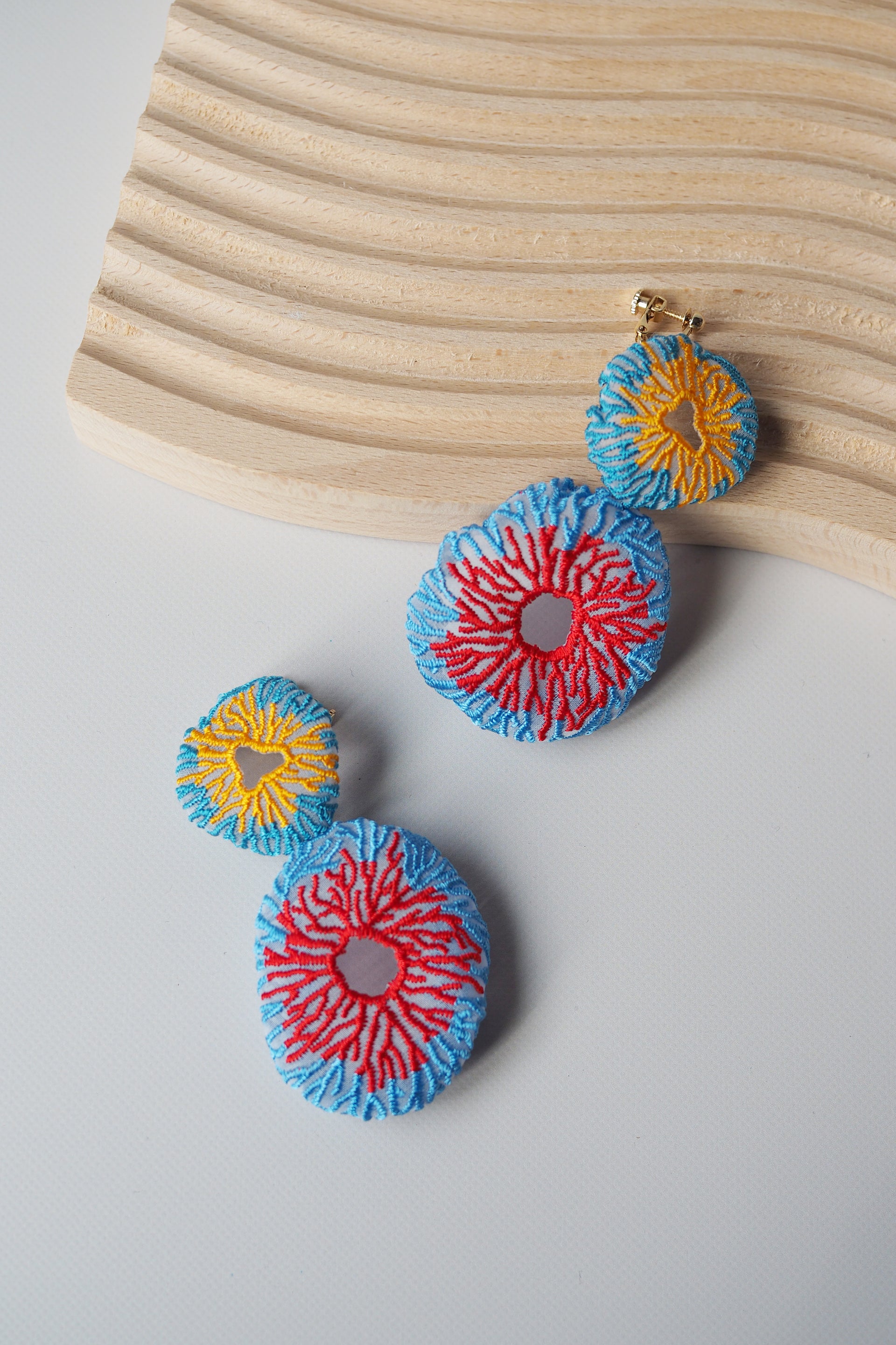 CORAL EGG / EARRING / RED