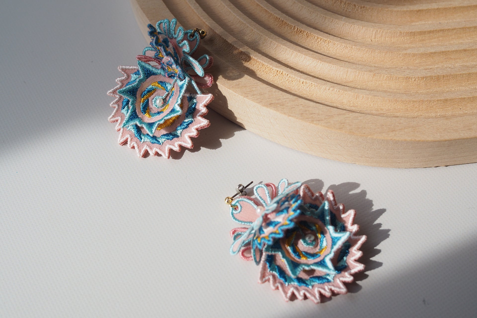 DANCING SHELLS / EARRINGS / PINK - NANA WATANABE