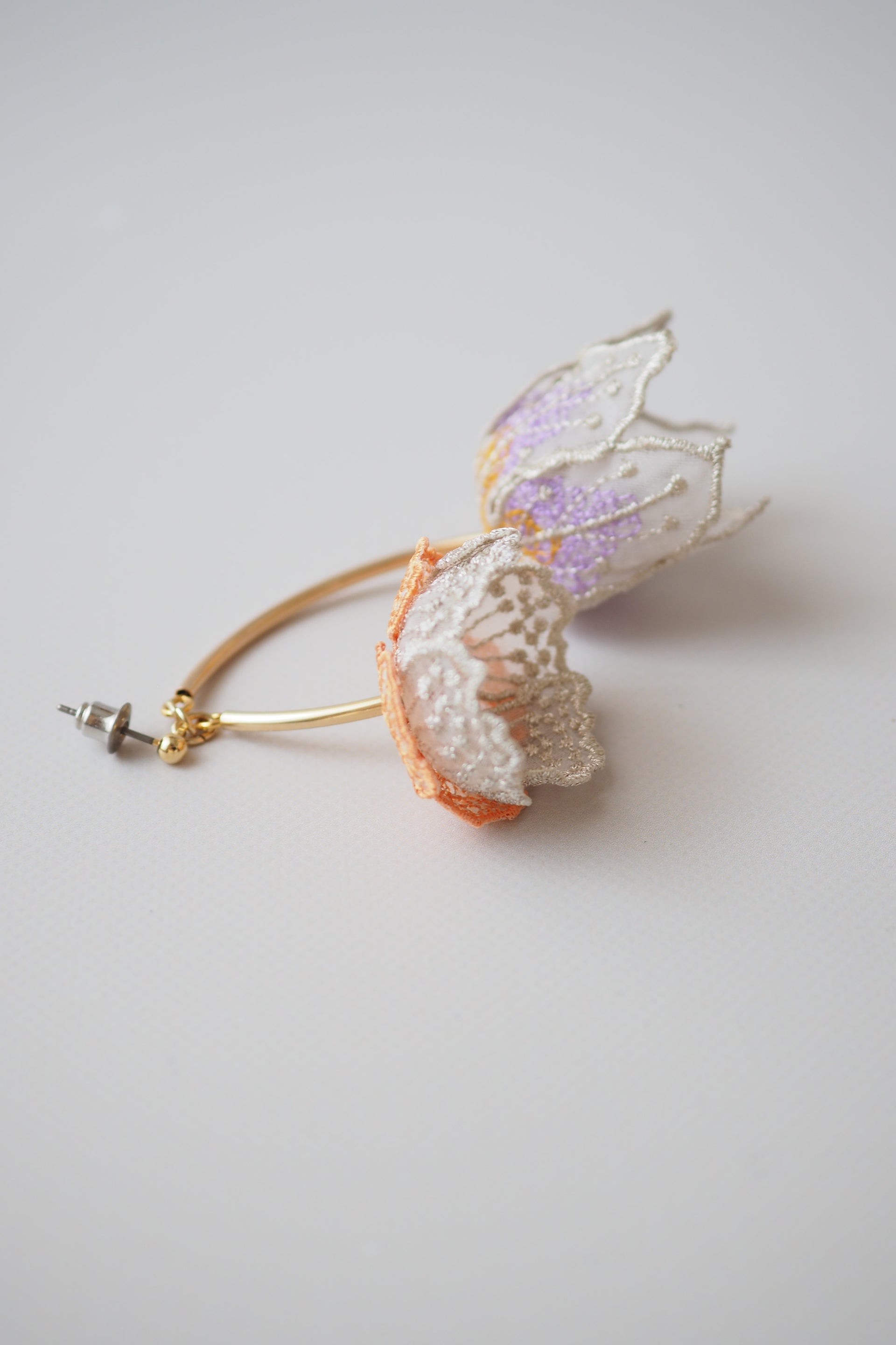 FLOWERS AT DAWN / EARRING / IVORY