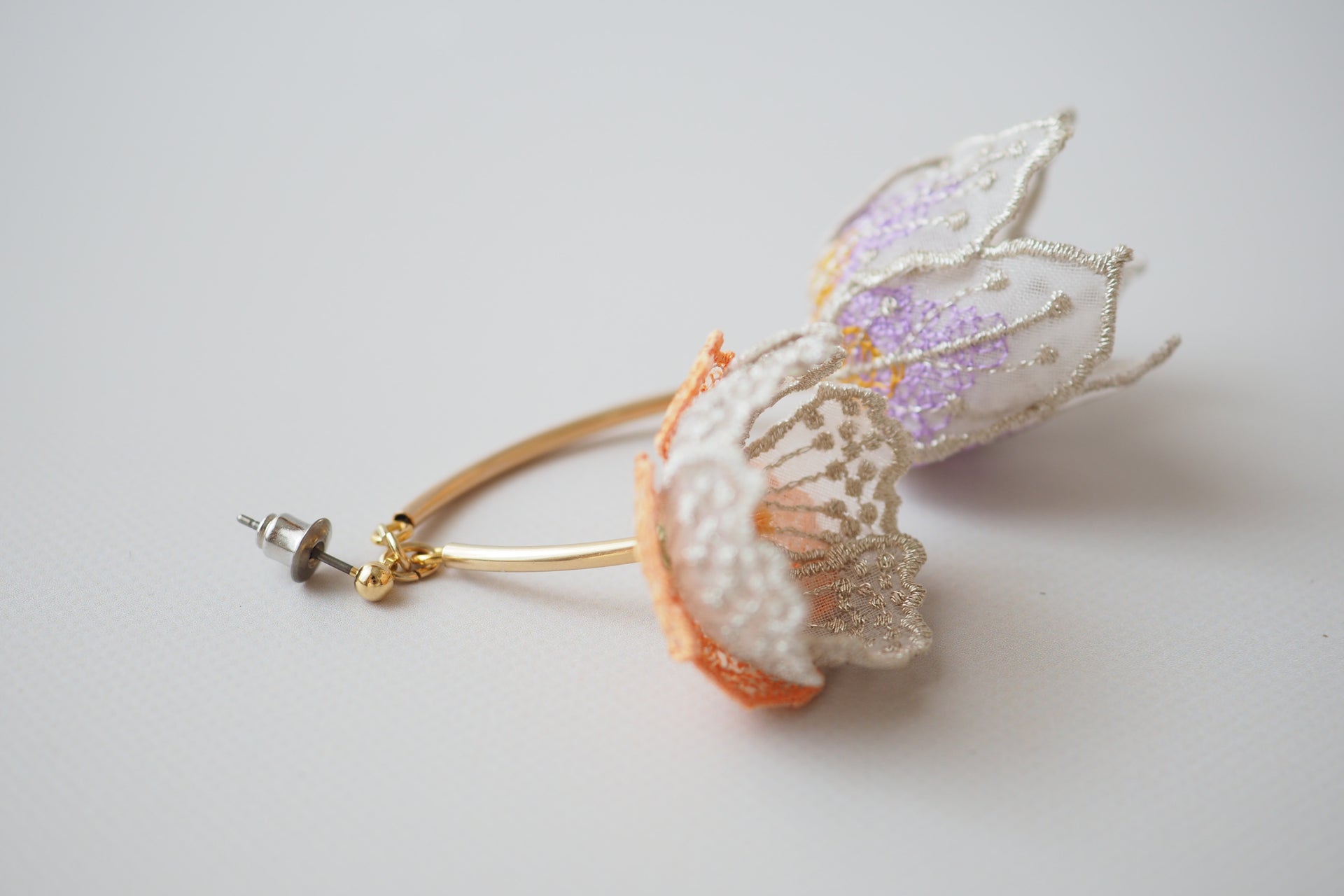 FLOWERS AT DAWN / EARRING / IVORY