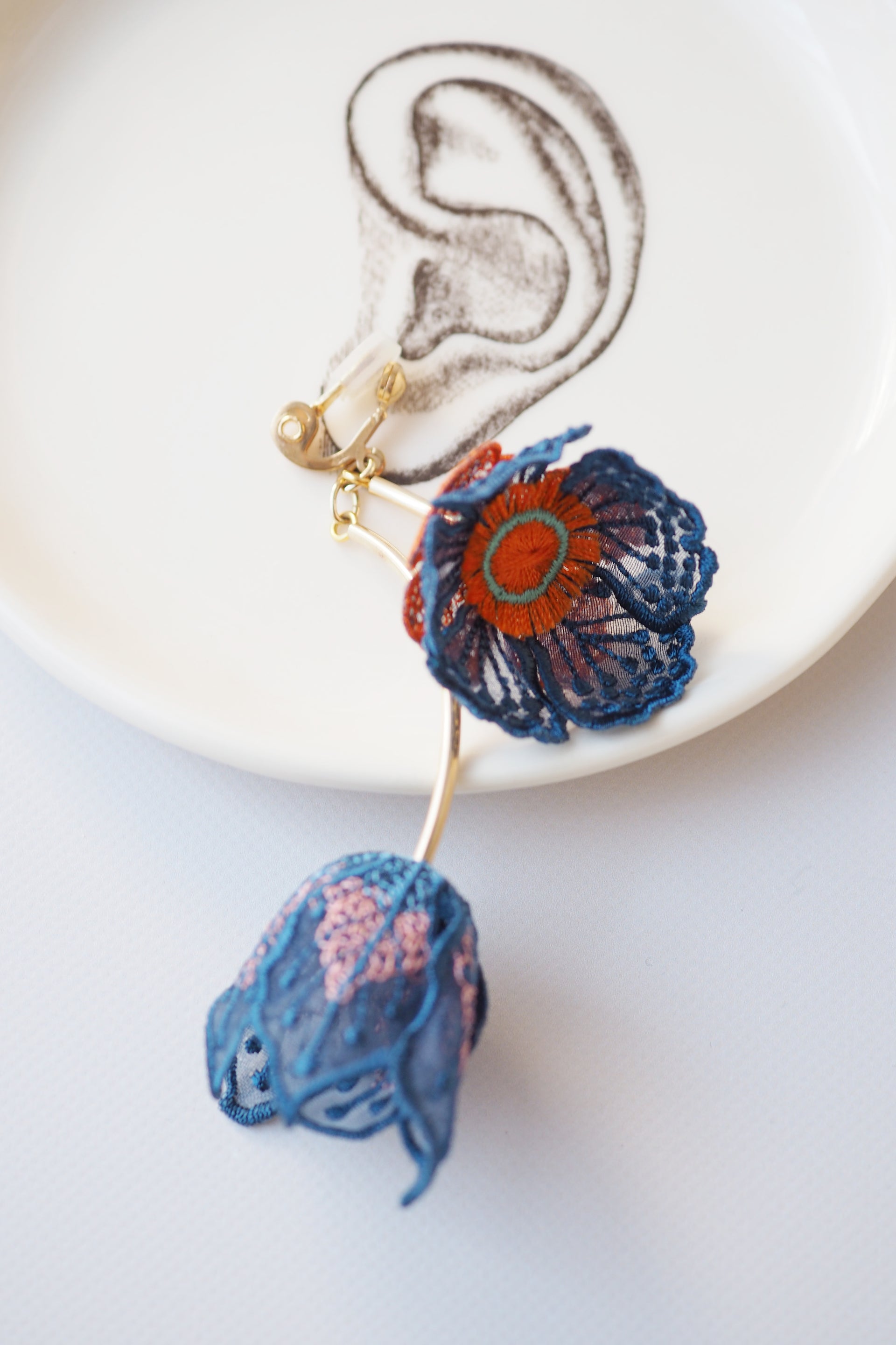 FLOWERS AT DAWN / EARRING / NAVY