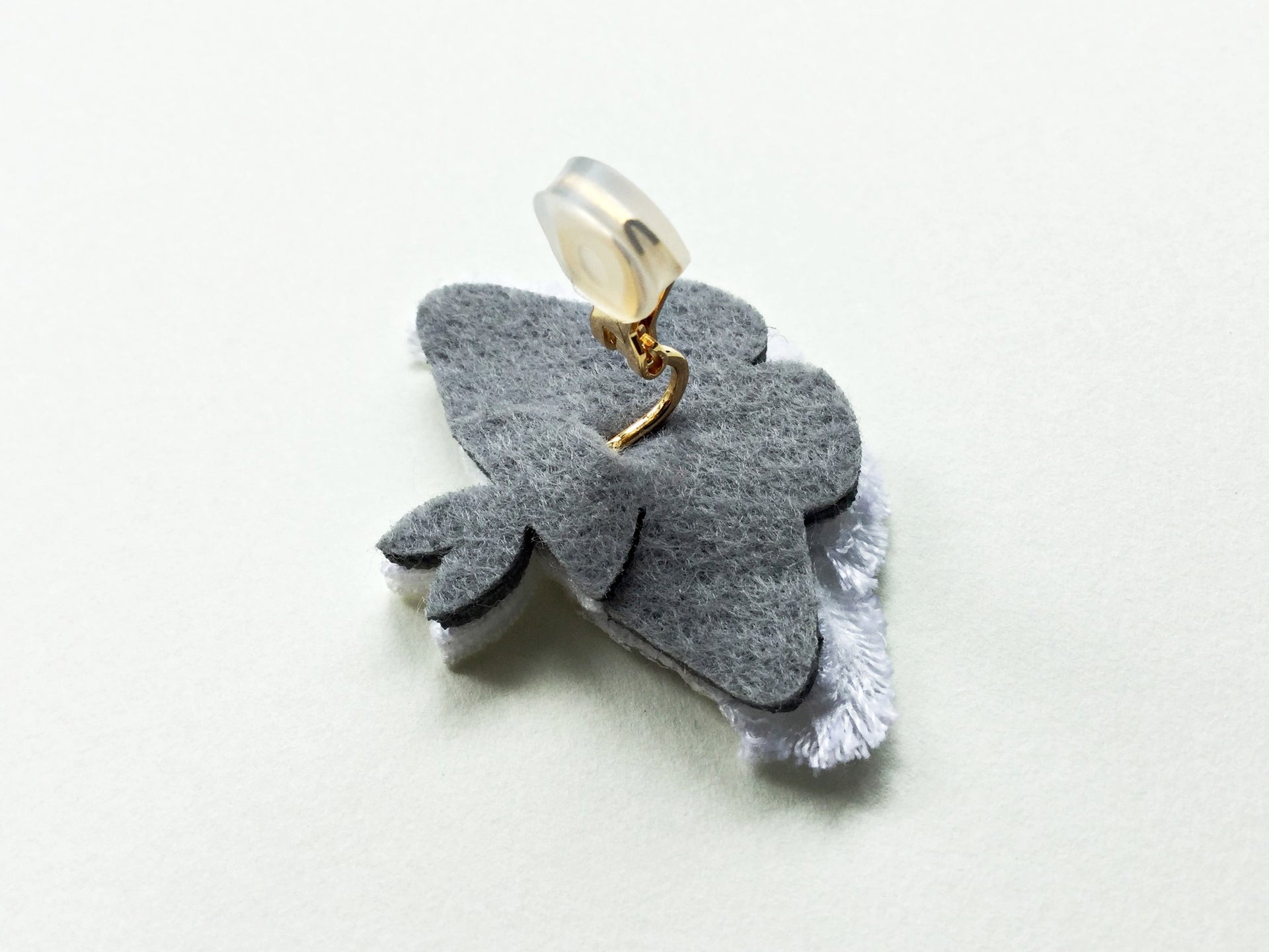 MOTH / EARRING EAR-CLIP / WHITE