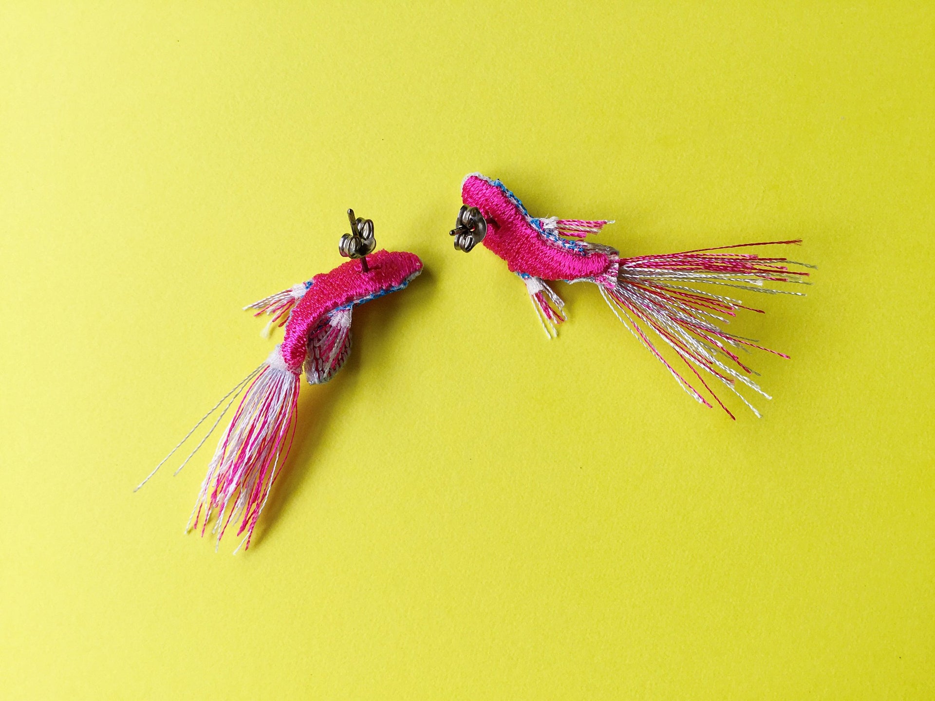 TROPICAL FISH / EARRINGS / VIVID PINK