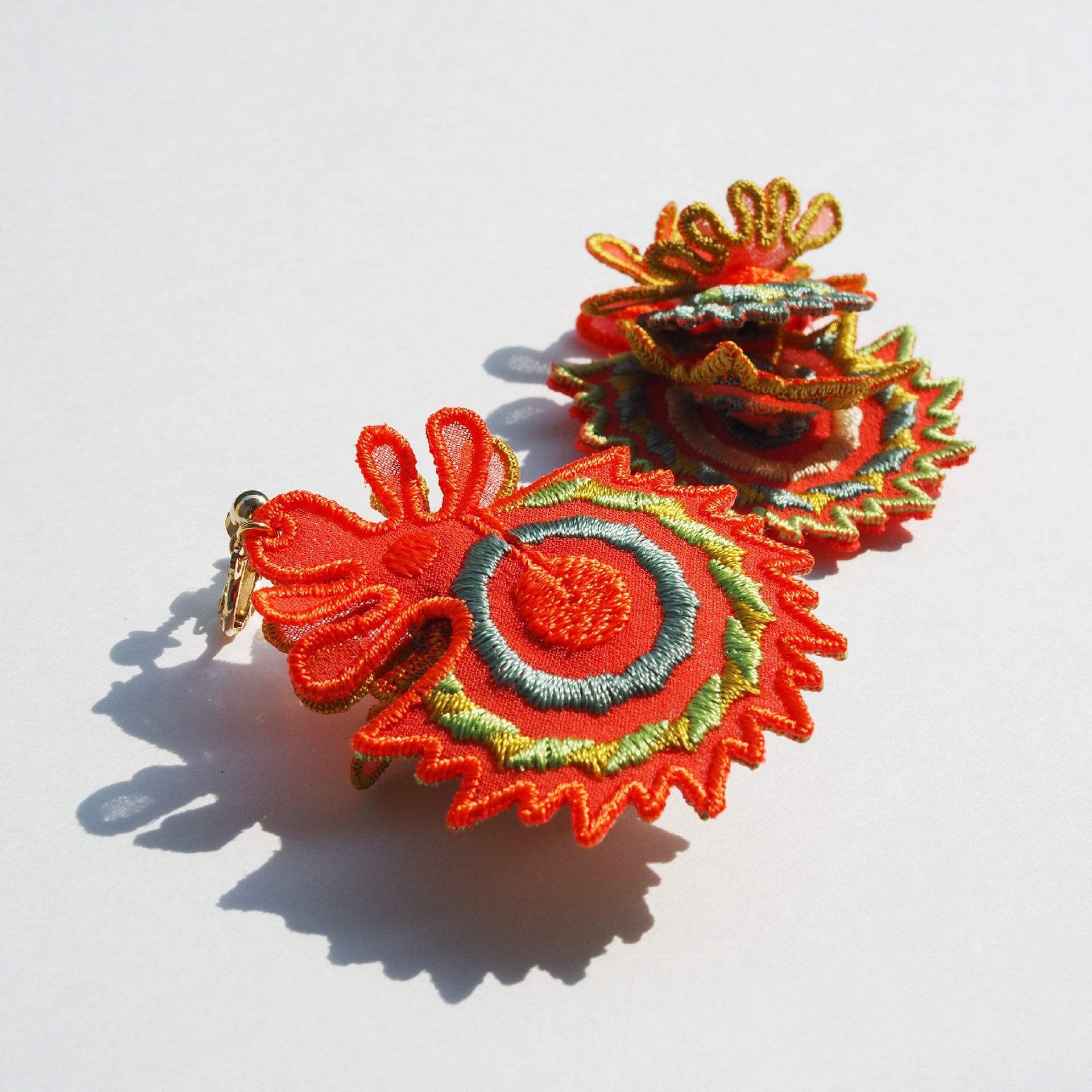 DANCING SHELLS / EARRING / ORANGE