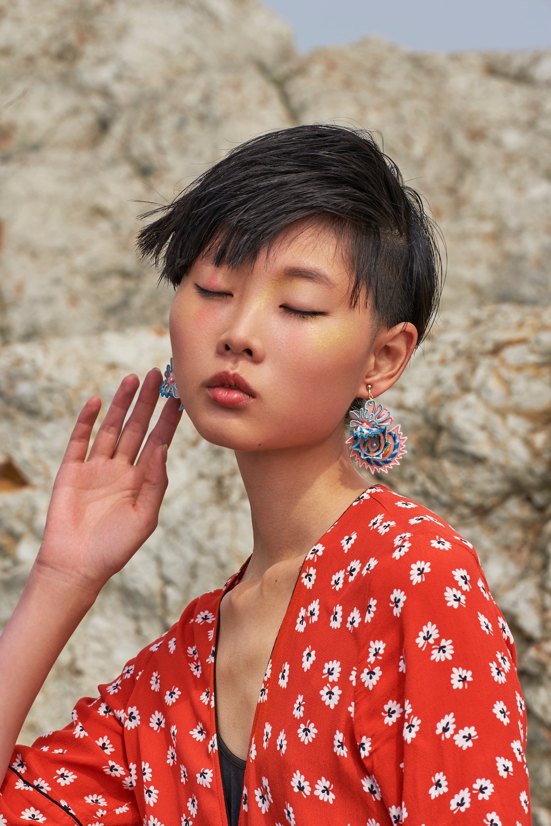 DANCING SHELLS / EARRINGS / PINK