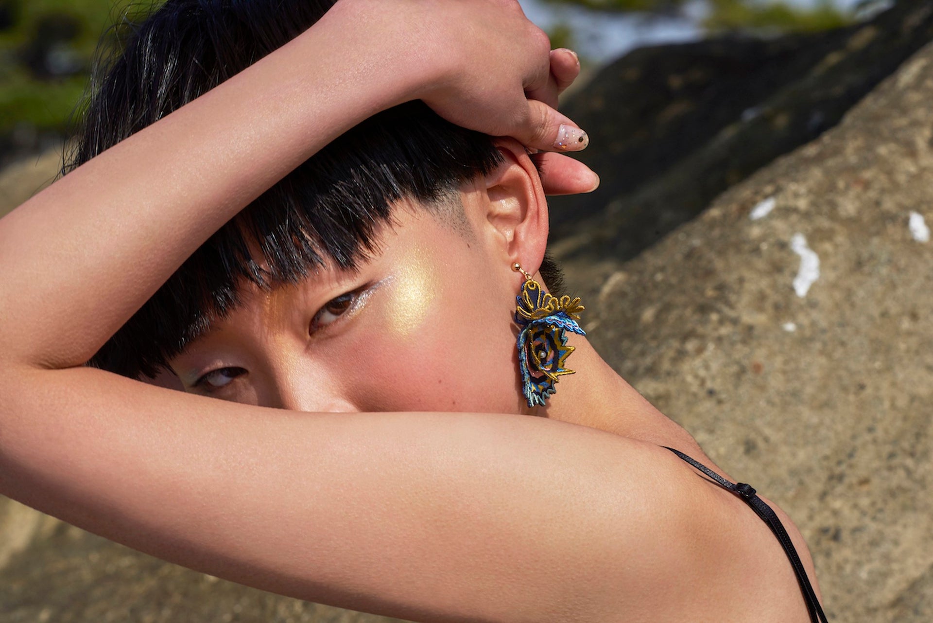 DANCING SHELLS / EARRING / NAVY