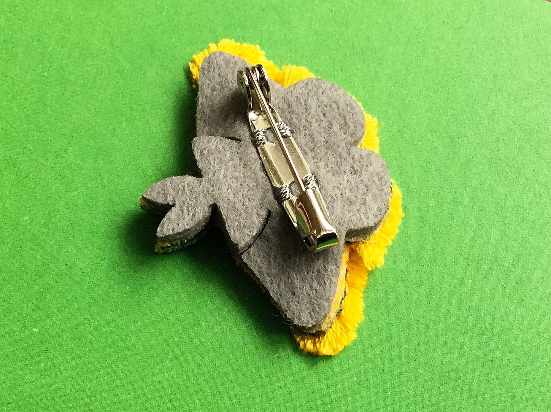 MOTH / BROOCH / YELLOW