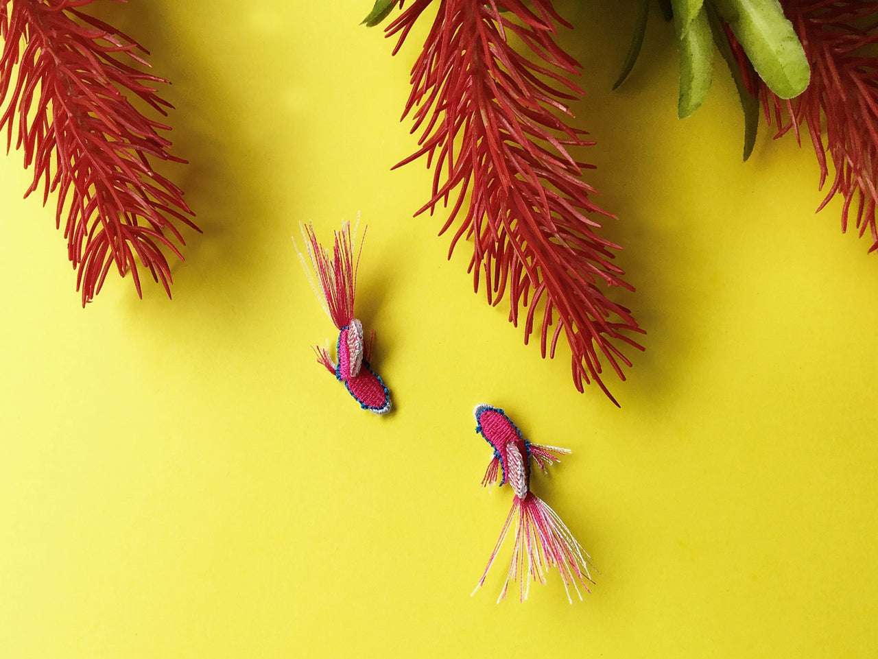 TROPICAL FISH / EARRINGS / VIVID PINK