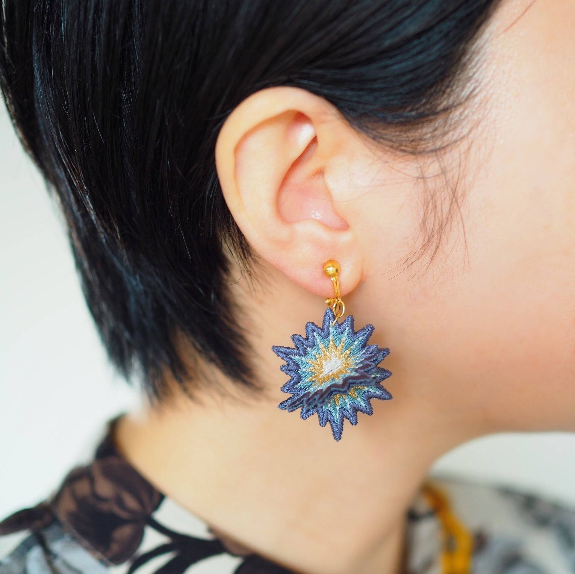 SPUTNIK / EARRINGS / GRAY